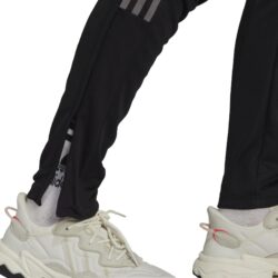 gr2966_app_on-model_detail-2_white